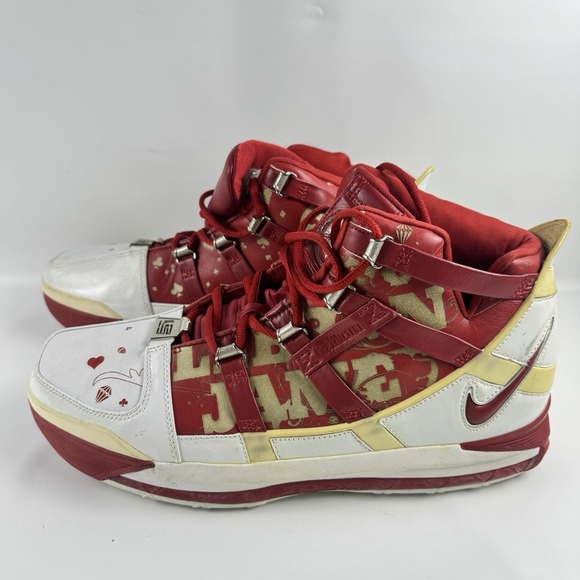 Athletic_Shoes
